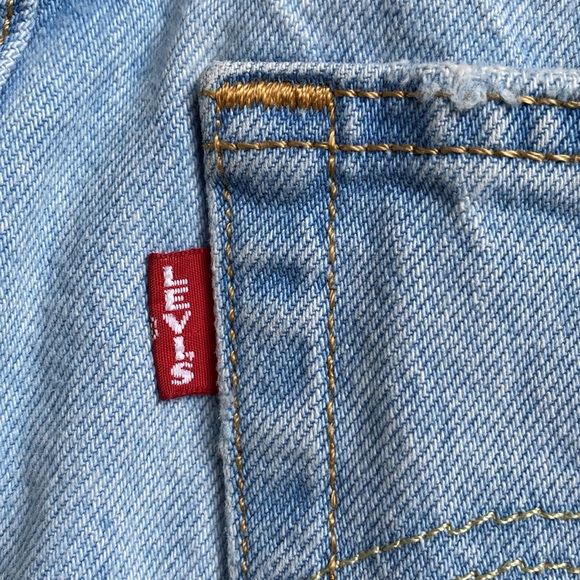 Levi’s Premium 501 Distressed 2” Light Wash Cut Off Denim Shorts Fray - Picture 4 of 10